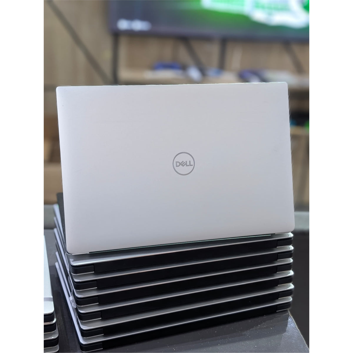Dell XPS 15 7590 15.6" 16GB 256GB SSD Core™ i7-9750H 4.5GHz WIN11H, Platinum Silver (Refurbished - Fair)